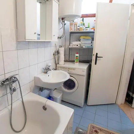 Urban Escape With Stunning Old Bridge Terrace Views Apartment *