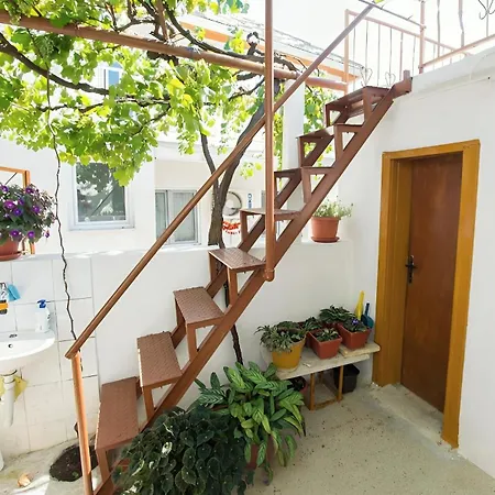 Apartment Urban Escape With Stunning Old Bridge Terrace Views Mostar