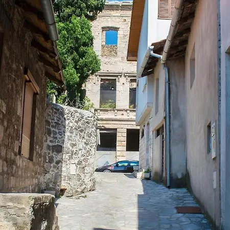 Urban Escape With Stunning Old Bridge Terrace Views Mostar